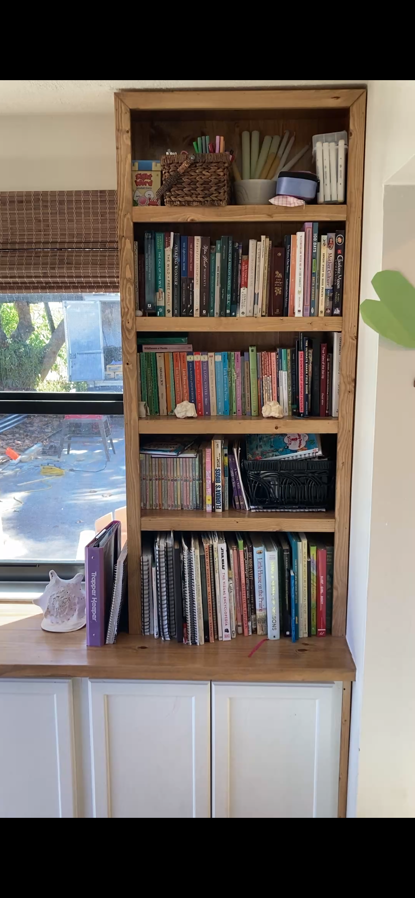 Custom bookshelf assembly